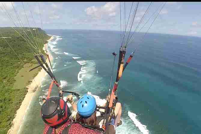 mejores saltos en parapente indonesia